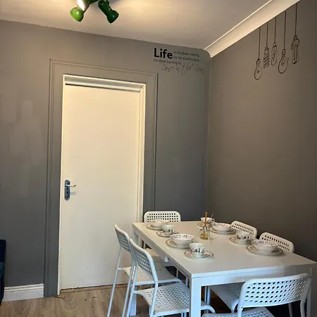 Apartment Cosy 2-bedroom Near Airport Dublin