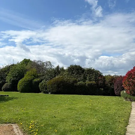 Cosy 2-bedroom Near Airport