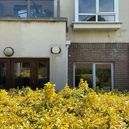 Cosy 2-bedroom Near Airport Apartment