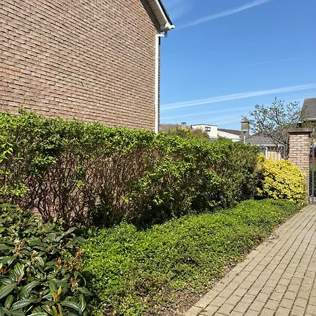 Cosy 2-bedroom Near Airport *