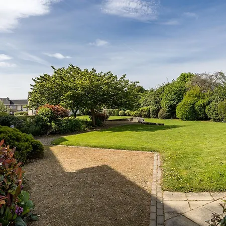 Cosy 2-bedroom Near Airport