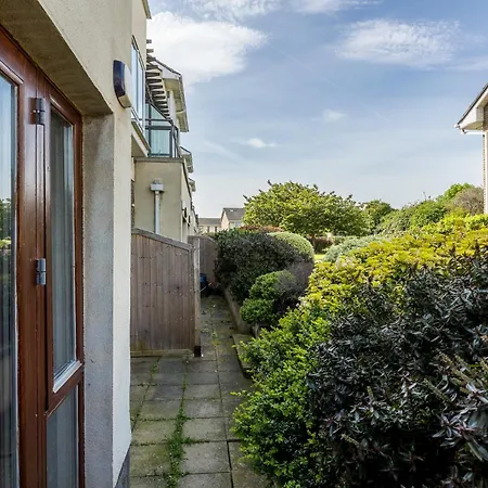 Cosy 2-bedroom Near Airport