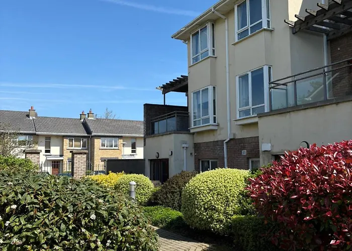 Cosy 2-bedroom Near Airport *