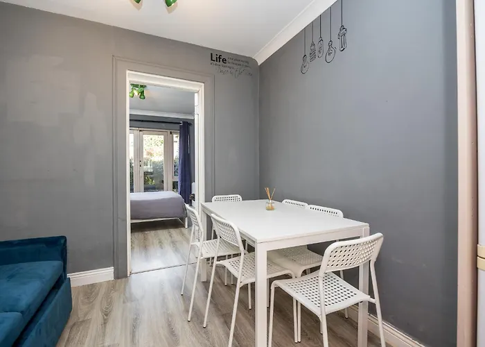 Cosy 2-bedroom Near Airport Appartamento *