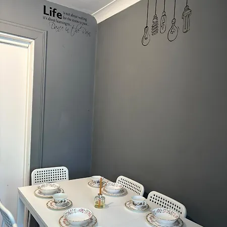 Apartmán Cosy 2-bedroom Near Airport *