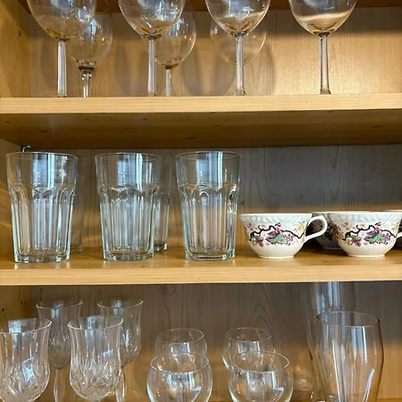 Cosy 2-bedroom Near Airport *