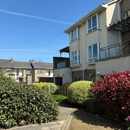 Cosy 2-bedroom Near Airport *